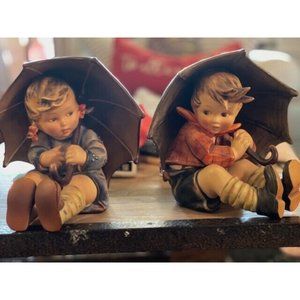 Goebel Hummel - Umbrella Boy and Girl - TMK2